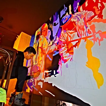 올 아이언 호스텔 *