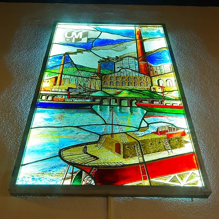 올 아이언 호스텔 *