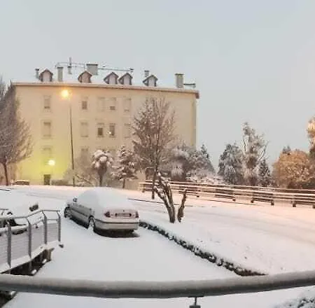 올 아이언 호스텔 *